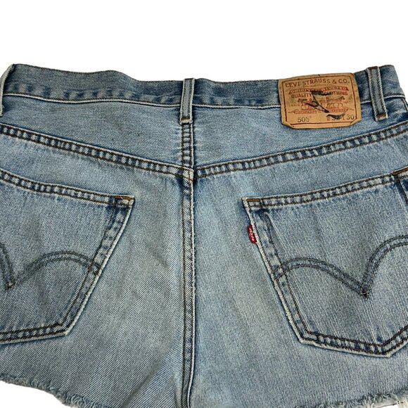 Vintage Levi's 505 Light Wash Distressed Shorts, Petros Vintage, Size 32 - Picture 3 of 10